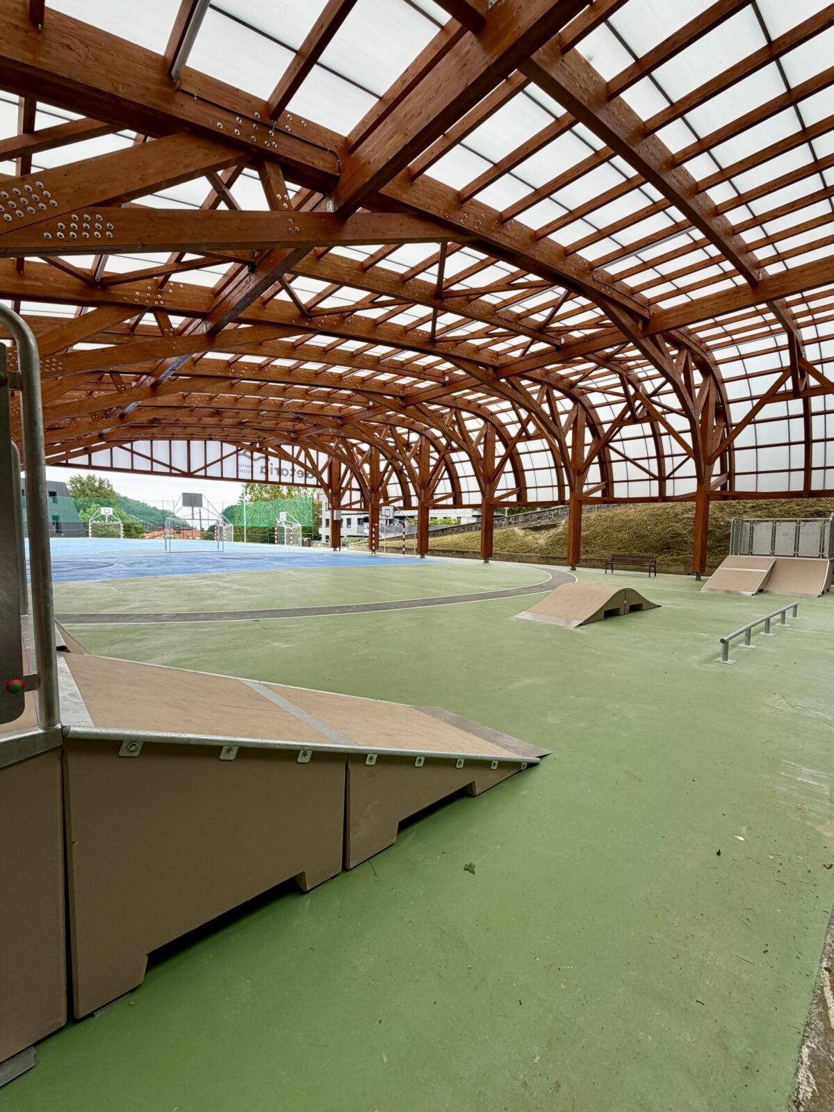 Otra vista del nuevo skate park de Getaria.