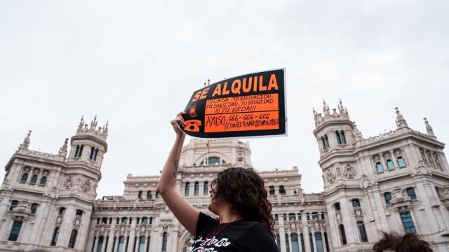 Manifestantes abarrotan las calles de Madrid por la crisis de la vivienda