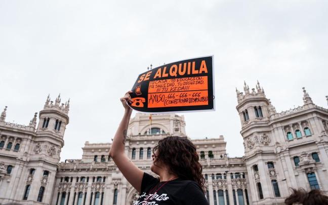 Manifestantes abarrotan las calles de Madrid por la crisis de la vivienda
