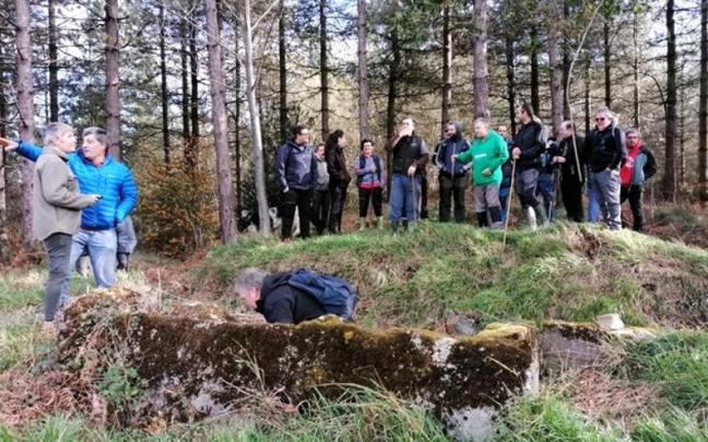 El búnker de Munaurto la línea defensiva construida durante la Guerra Civil han sido recuperadas en auzolan .