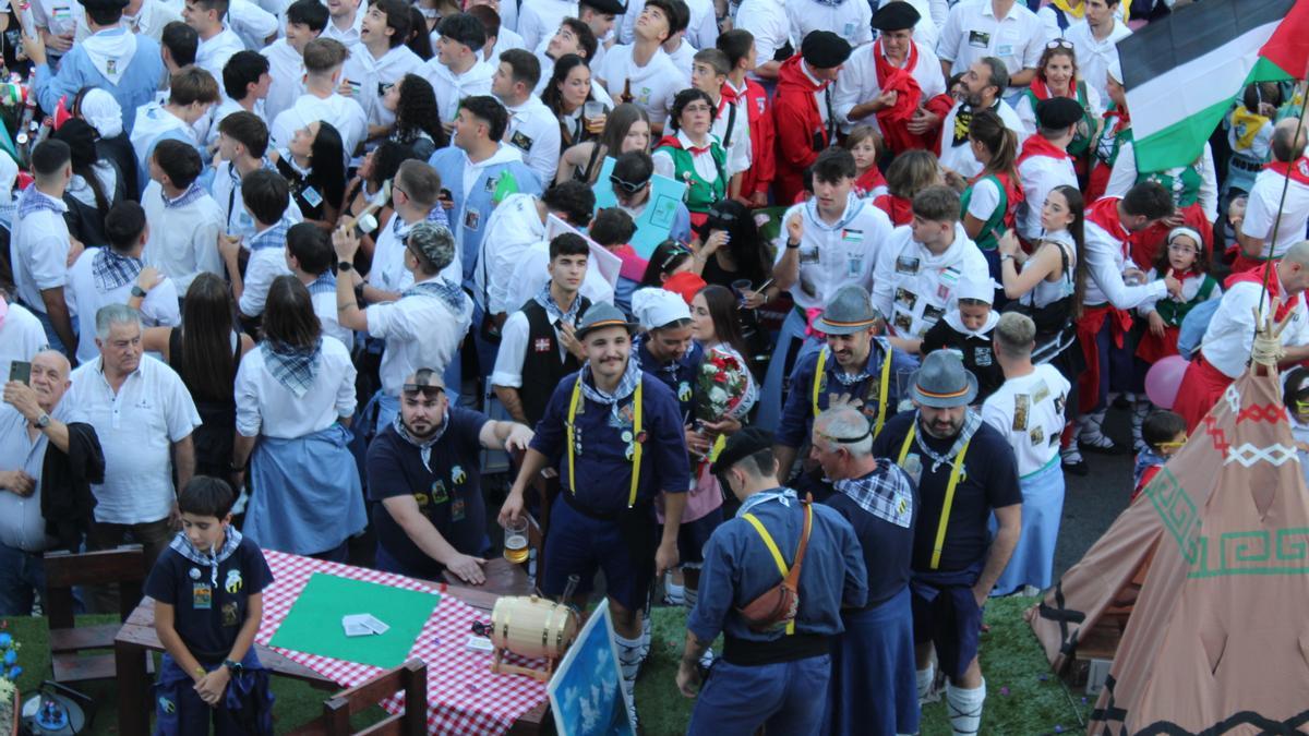 La alegría se ha desbordado entre la multitud congregada frente a la casa Consistorial tras el tronar del txupin