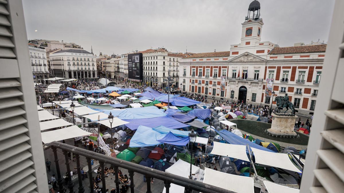 Vista de la acampada en por la vivienda, en la Puerta del Sol.