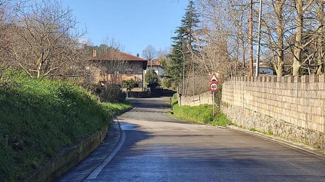 Tras la renovación de la red de abastecimiento de agua se procederá a asfaltar el vial