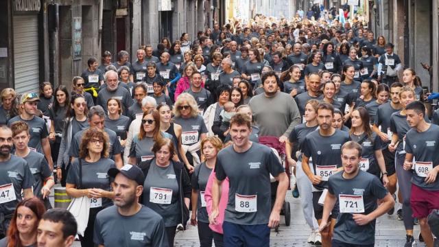 La quinta edición de la Carrera Solidaria, destinada a apoyar en ese caso la lucha contra la esclerosis múltiple, congregó a ciento de personas en 2024.