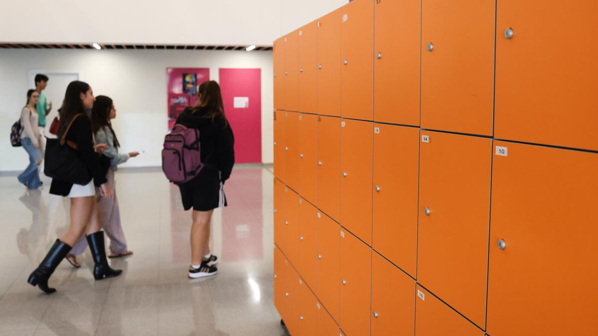Estudiantes en la Facultad de Educación de la EHU.
