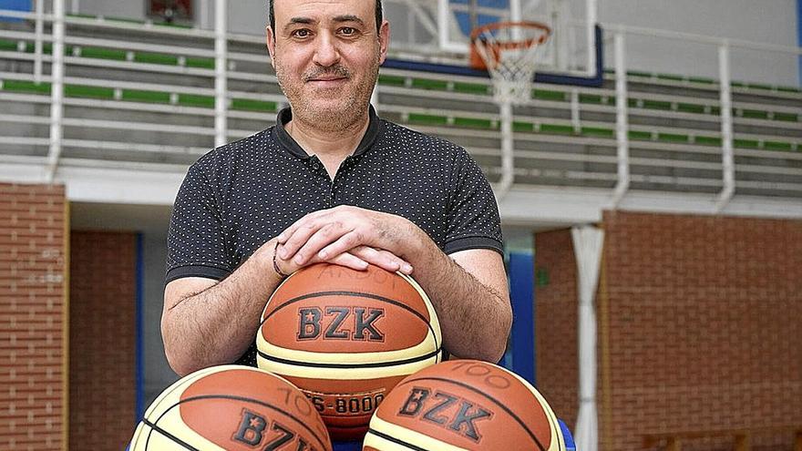 El presidente del Ardoi, José Luis Oreja, en el polideportivo de Zizur.