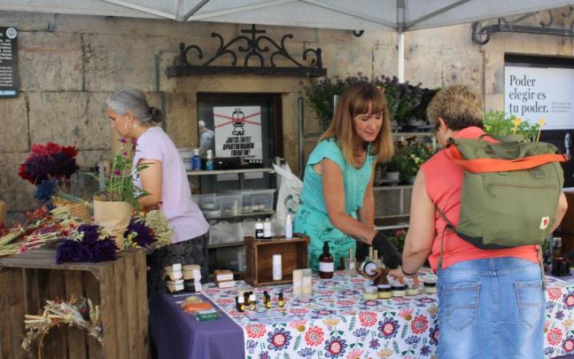 Mercado celebrado el tercer sábado del mes de junio.