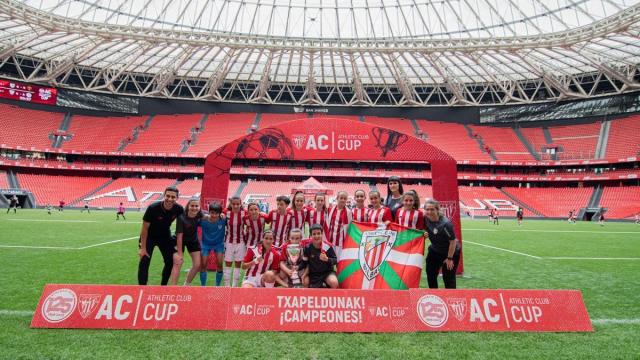 Imagen de la entrega de premios durante la II Edición de la AC Cup / AC Cup Imagen de la entrega de premios durante la II Edición de la AC Cup / AC Cup