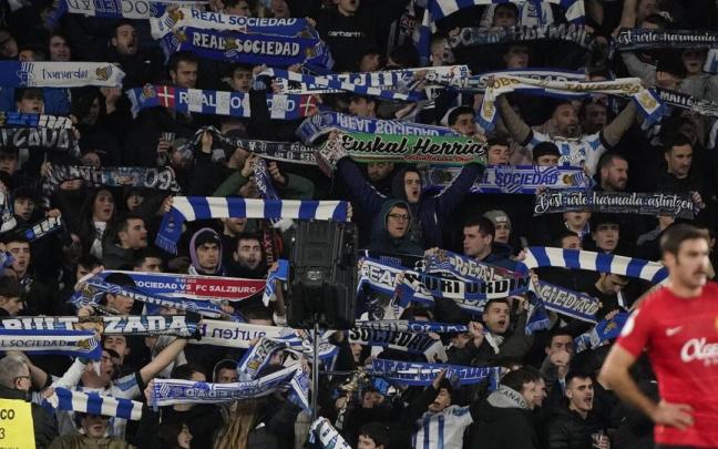 Los realzales animando en la semifinal de Copa. / RUBEN PLAZA