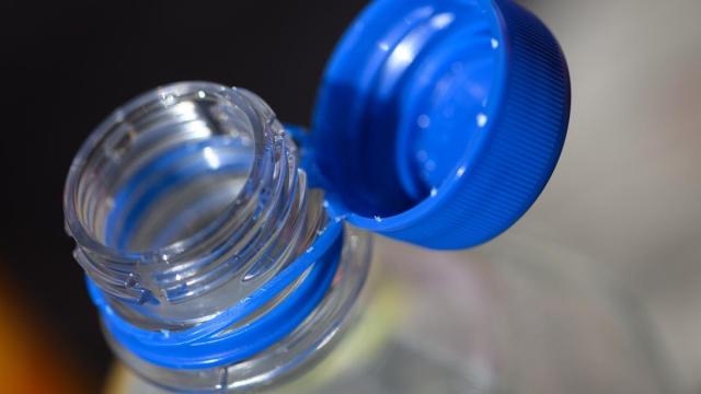Imagen de una botella de agua
