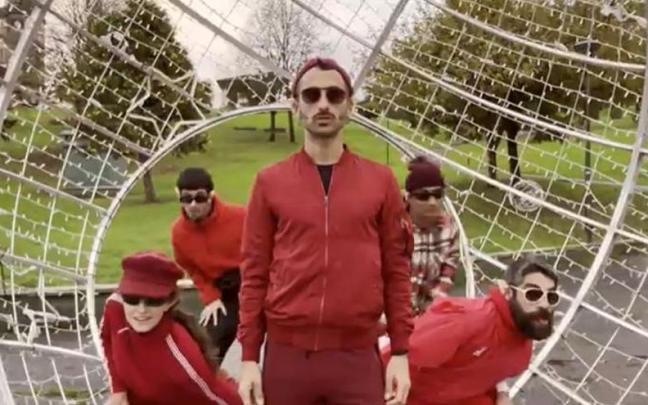 ‘Ez eman buelta gehiago’, el divertido spot navideño que anima a consumir en el pequeño comercio de Galdakao