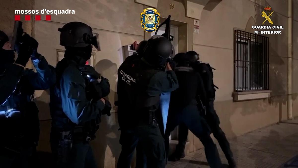 Se ha detenido a tres personas y se han practicado cuatro registros en las provincias de Lleida, Navarra, Guipúzcoa y en la región de Faro (Portugal)