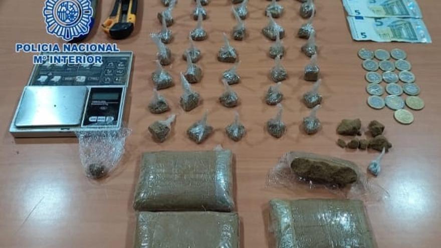 Ocho detenidos y 16 investigados tras desmantelar un punto de venta de droga en el barrio de El Poblado de Melilla