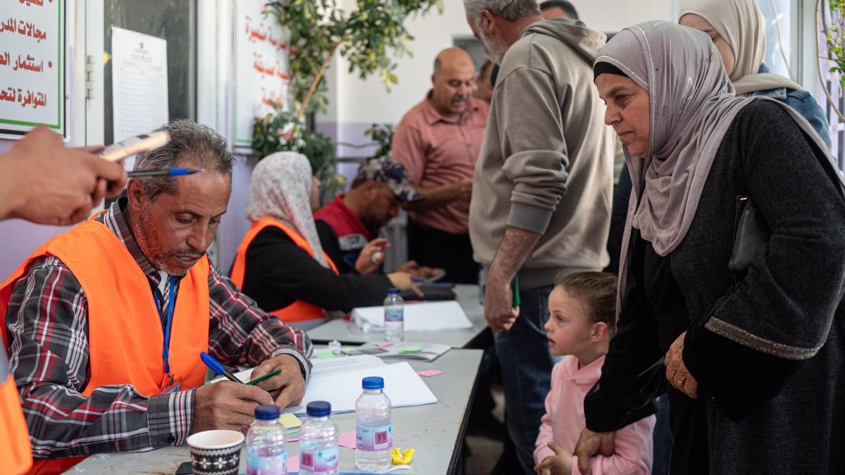 Una mesa de votación en las elecciones municipales en Cisjordania