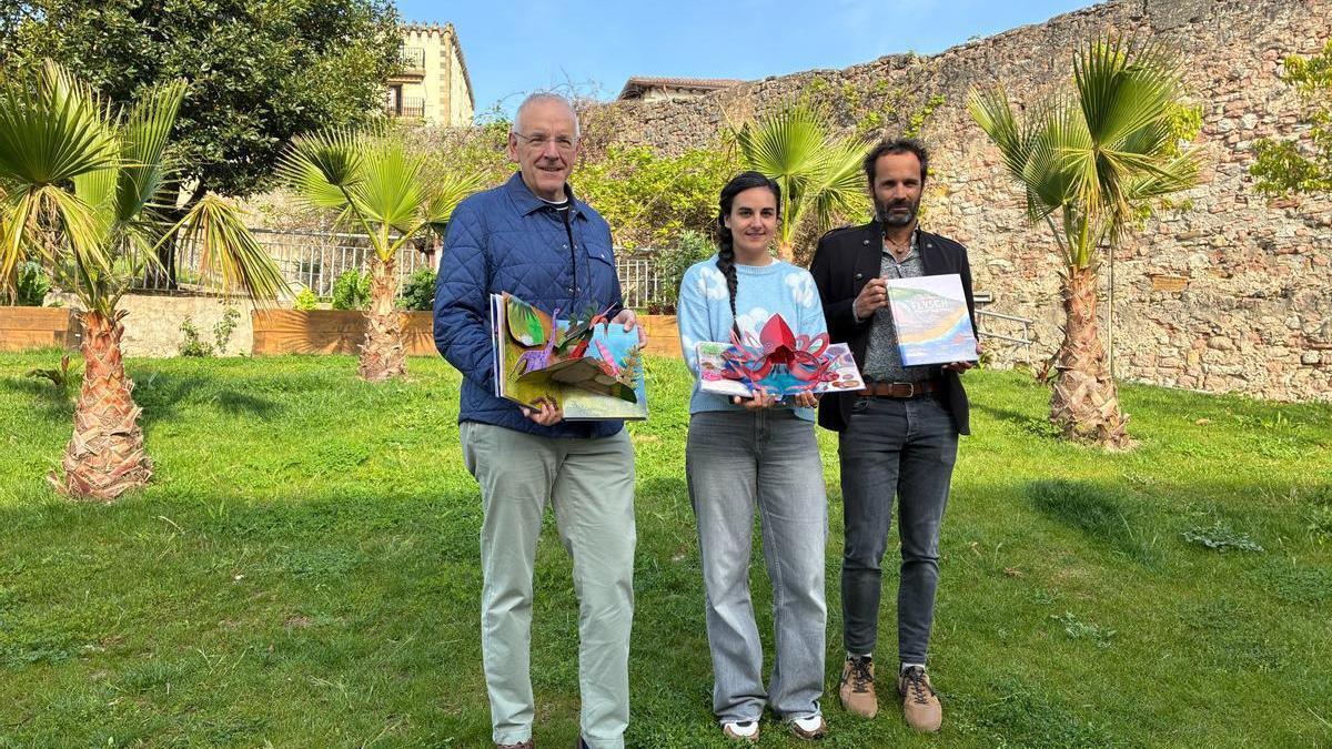 Iñaki Ostolaza, Irune Irureta y Asier Hilario con la obra ‘Flysch pop-up’.