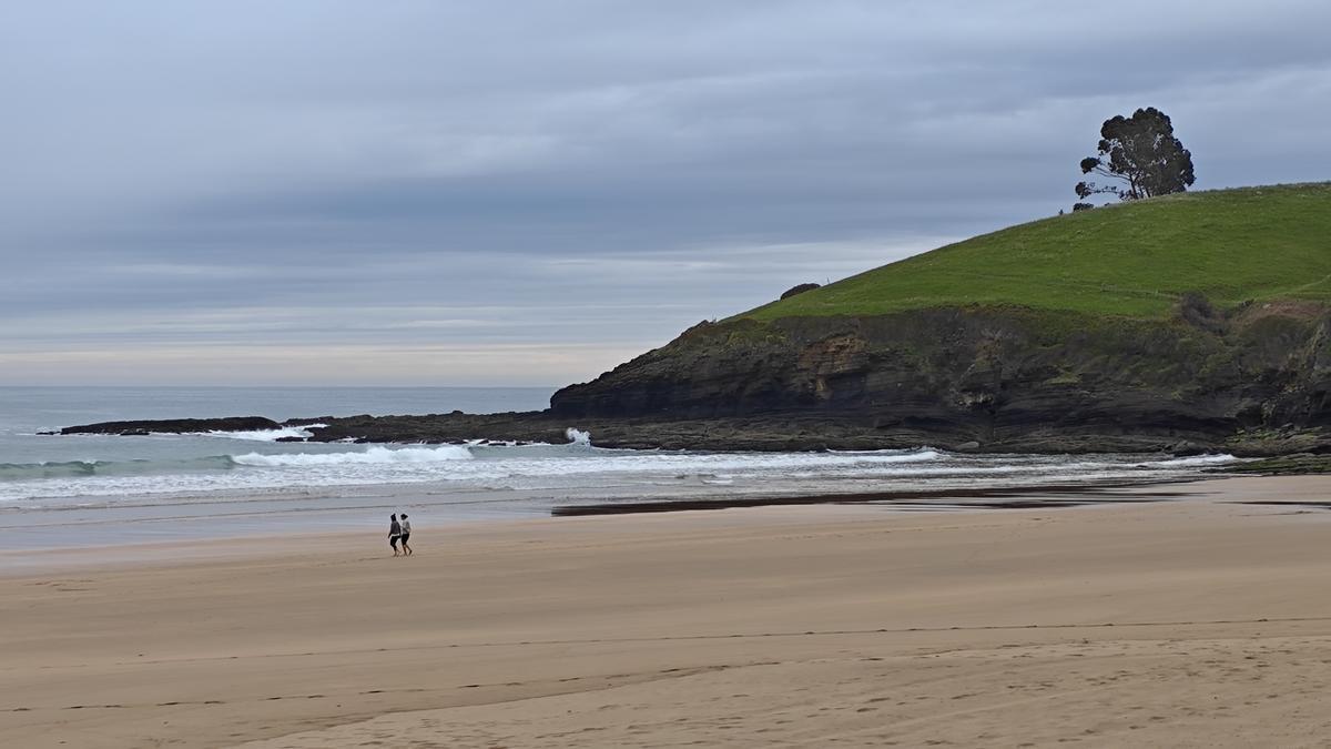 Cuando sube la marea el malecón desaparece y la isla queda aislada.