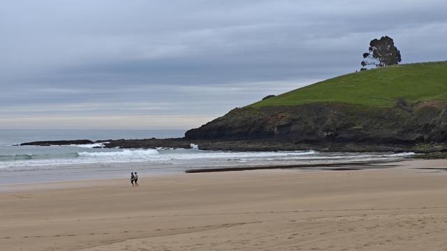 Cuando sube la marea el malecón desaparece y la isla queda aislada.