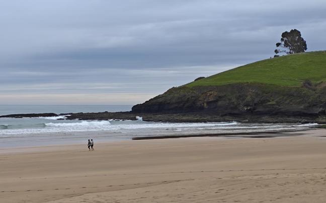 Cuando sube la marea el malecón desaparece y la isla queda aislada.