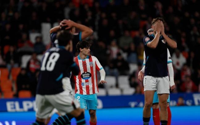 Asier Hierro lamentándose