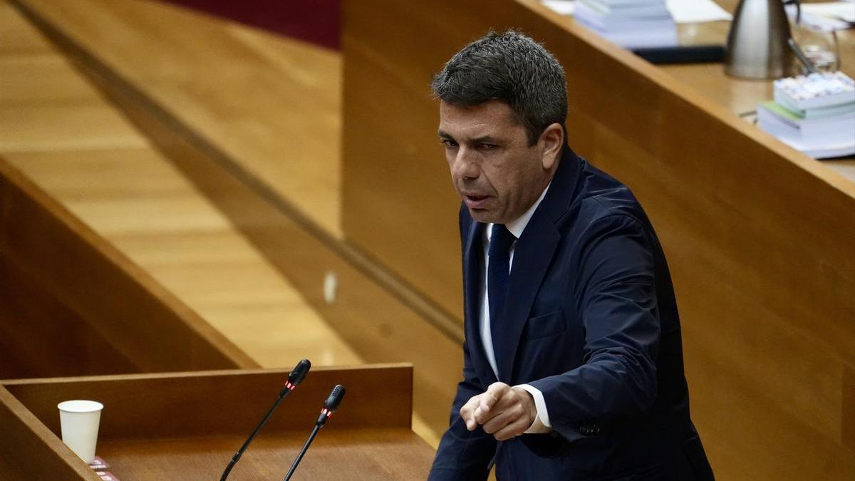 El president de la generalitat, Carlos Mazón, durante una sesión de control al president de la Generalitat valenciana