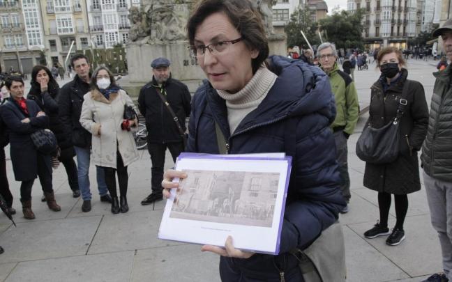 Una guía turística, en la Virgen Blanca de Gasteiz.