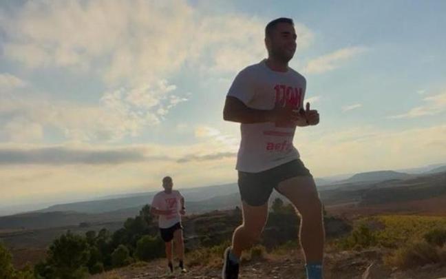 Arabako bi gazteren erronka solidarioa: 170 kilometro atsedenik gabe korrika.