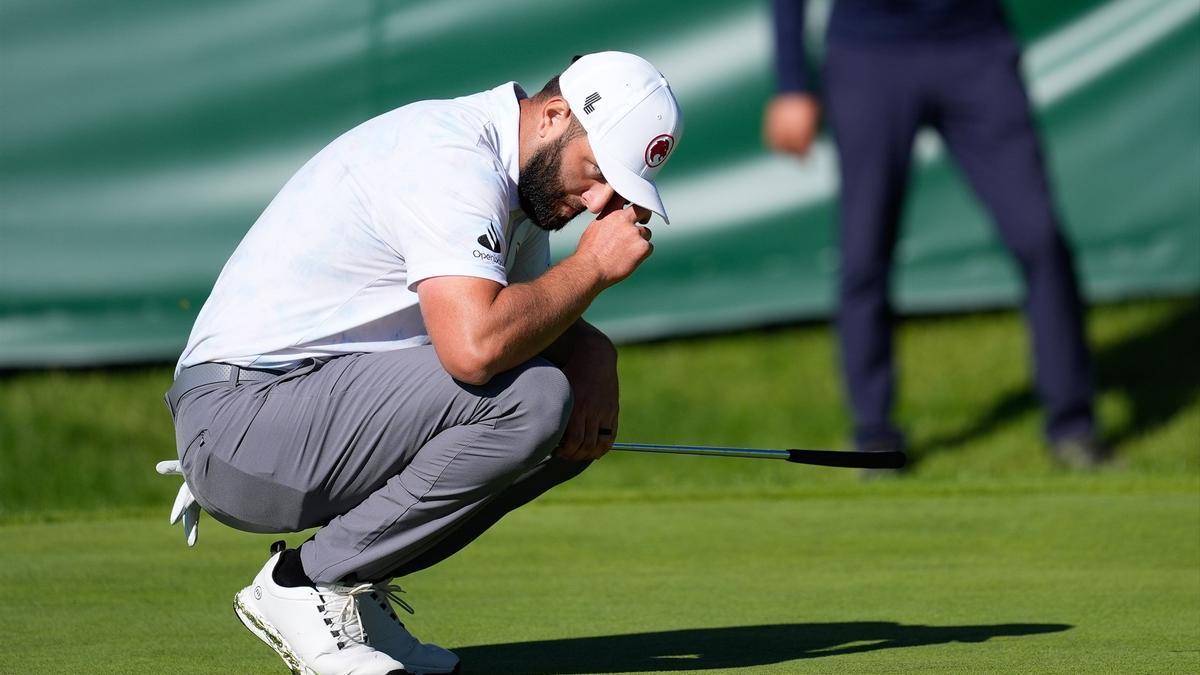 Jon Rahm aguanta el empuje de Ángel Hidalgo pese a protagonizar una jornada irregular.