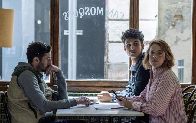 Imagen de los protagonistas de la serie 'Ravalear'
