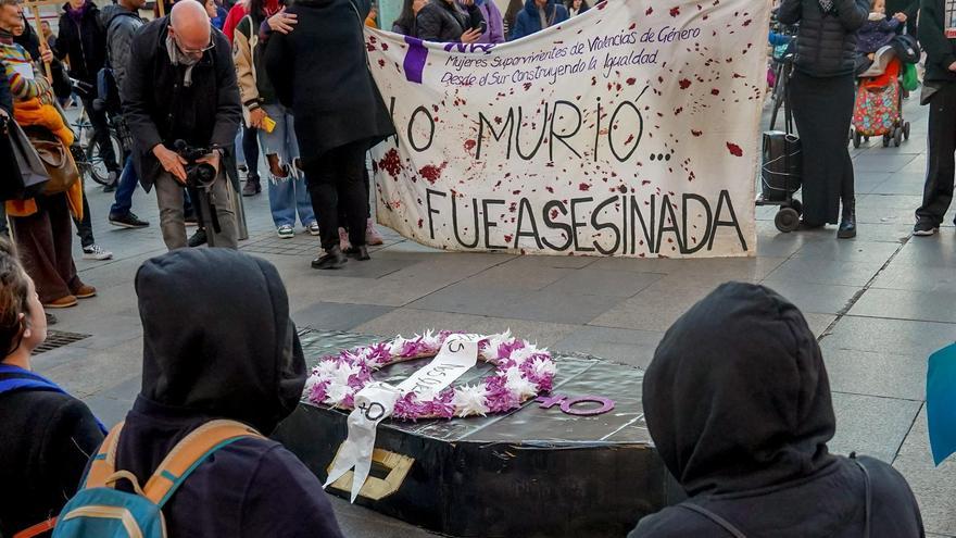 Violencia machista | Varias mujeres se concentran para denunciar un asesinato machista.