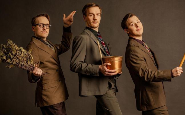 El trío sueco Kaj, favoritos para el triunfo final en Eurovisión 2025 con el tema ‘Bara Bada Bastu’. / UER El trío sueco Kaj, favoritos para el triunfo final en Eurovisión 2025 con el tema ‘Bara Bada Bastu’.