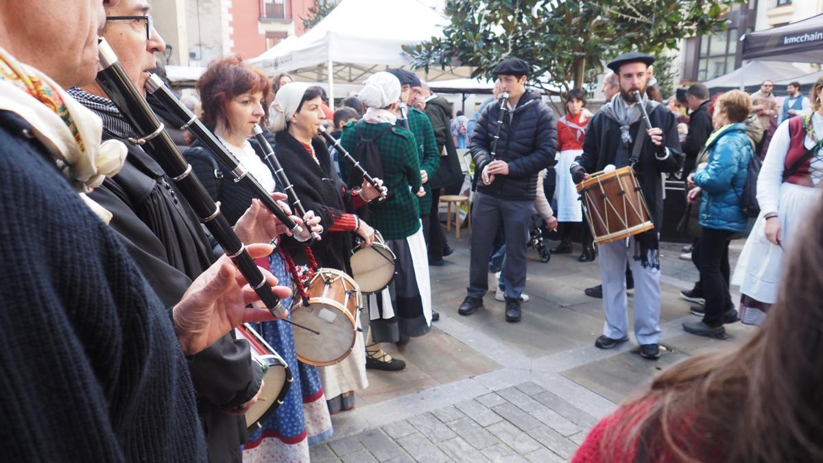 La música será otro de los complementos de la fiesta del 3 de enero, con los pasacalles de los txistularis, los trikitilaris y la Banda de Música.
