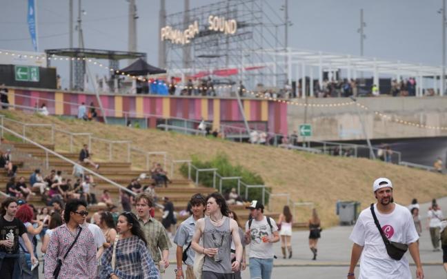 Decenas de personas durante la primera jornada del Primavera Sound Barcelona 2026.