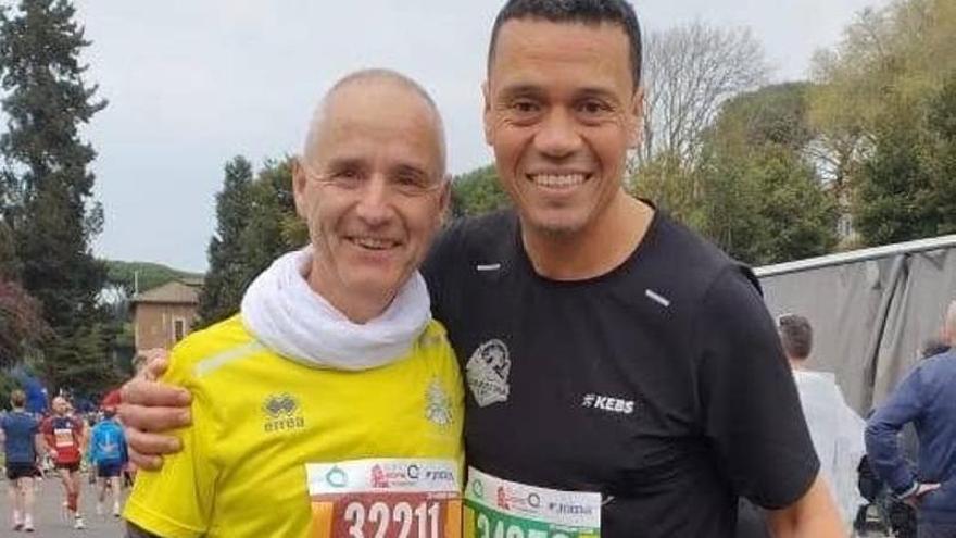 El cardenal francés Jean-Paul Vesco (i), en el maratón de Roma.