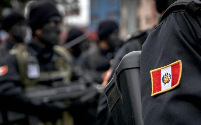Agentes de las fuerzas de seguridad de Perú en una imagen de archivo.