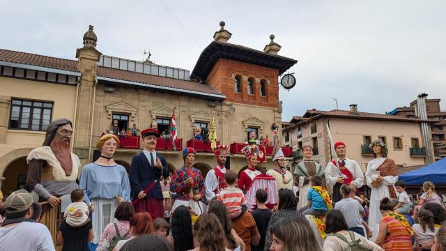Las Loinatz Jaiak, en marcha en Beasain Las Loinatz Jaiak, en marcha en Beasain