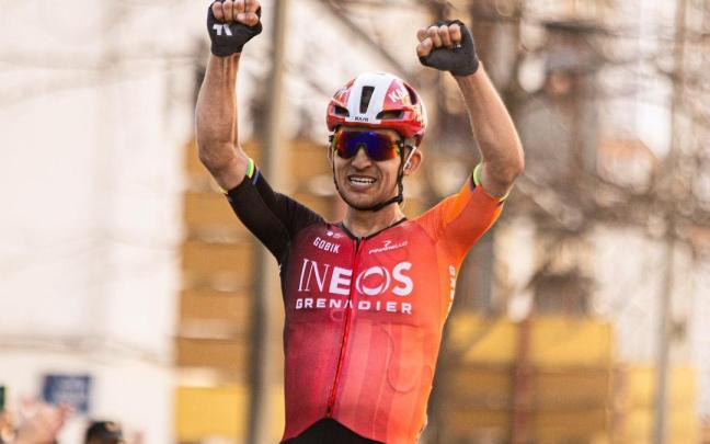 Kwiatkowski celebra la victoria.