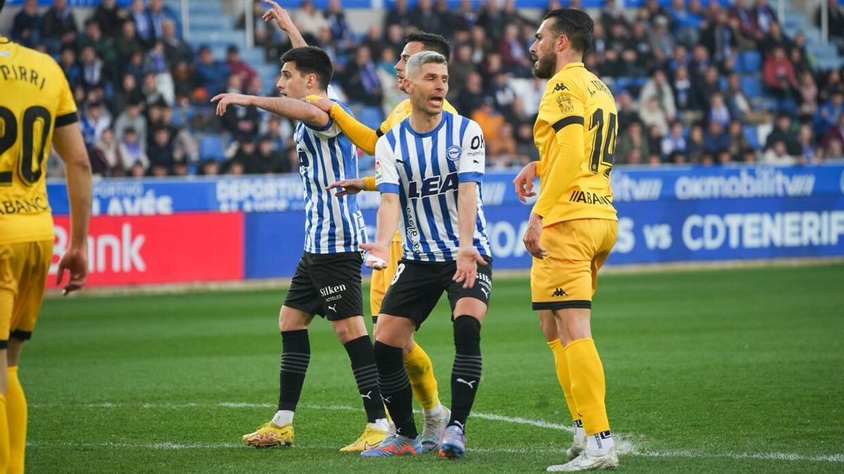 Salva Sevilla, durante el Alavés-Lugo de esta tarde.