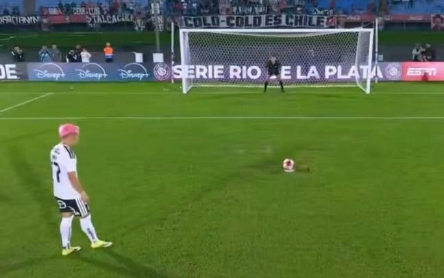 Cristian Zavala, a punto de lanzar el penalti.