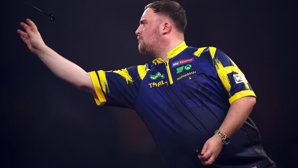 El inglés Luke Littler, en acción.