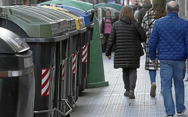 Contenedores en la ‘nueva’ calle San Francisco.