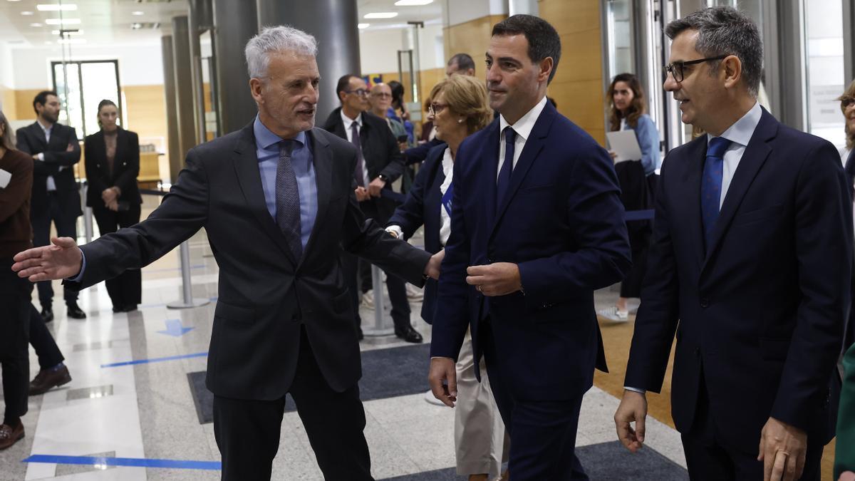El ministro de la Presidencia, Justicia y Relaciones con las Cortes, Félix Bolaños, con el lehendakari Pradales y el presidente del Tribunal Superior de Justicia del País Vasco, Iñaki Subijana