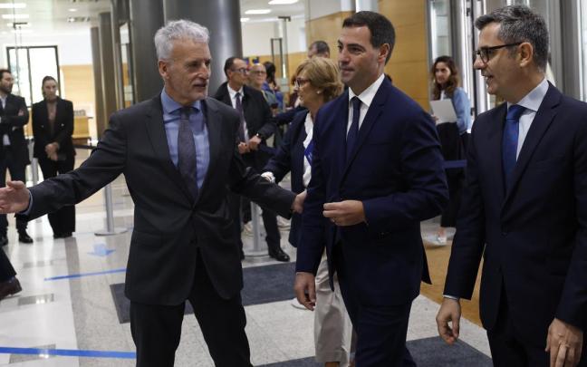 El ministro de la Presidencia, Justicia y Relaciones con las Cortes, Félix Bolaños, con el lehendakari Pradales y el presidente del Tribunal Superior de Justicia del País Vasco, Iñaki Subijana