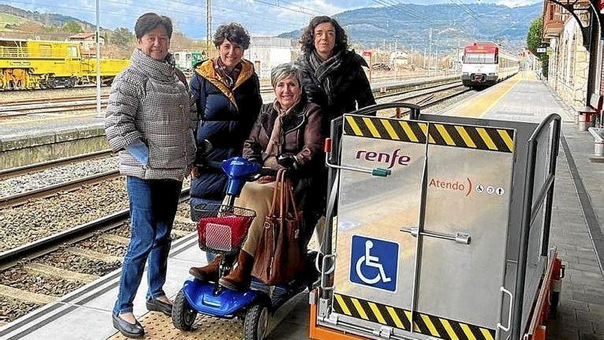 Las senadoras de EAJ-PNV visibilizan junto a María Luisa Goikoetxea la problemática. | FOTO: EAJ-PNV