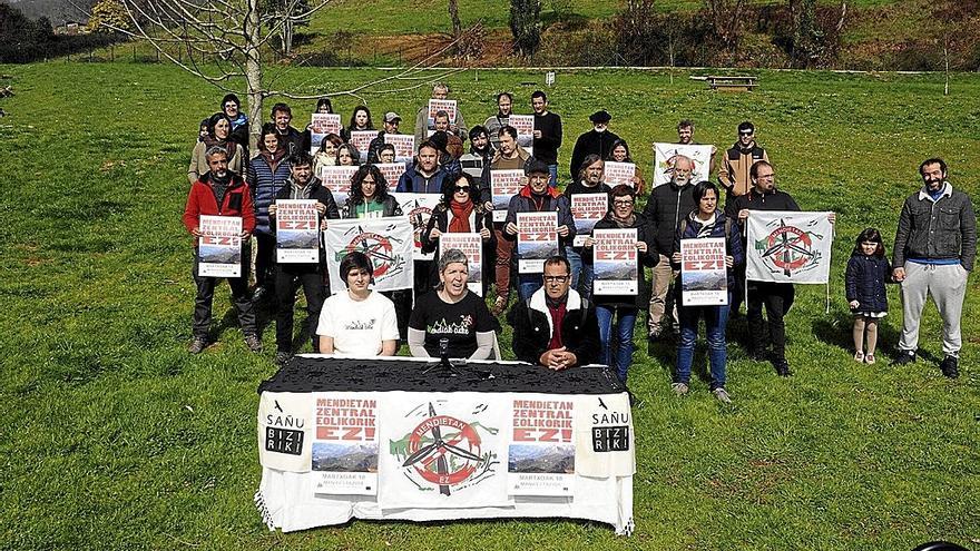 Convocan una manifestación contra los parques eólicos