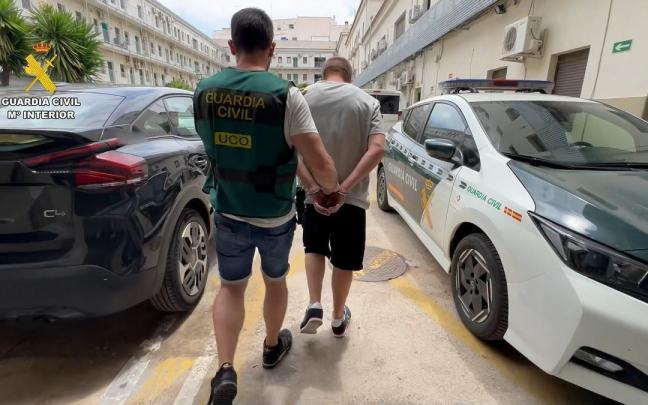 El momento de la detención del hombre.