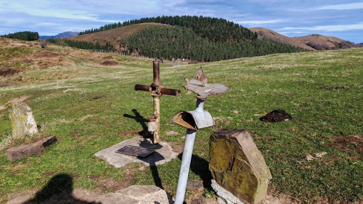 Cima de Aspaltza con el cresterio de Arrola