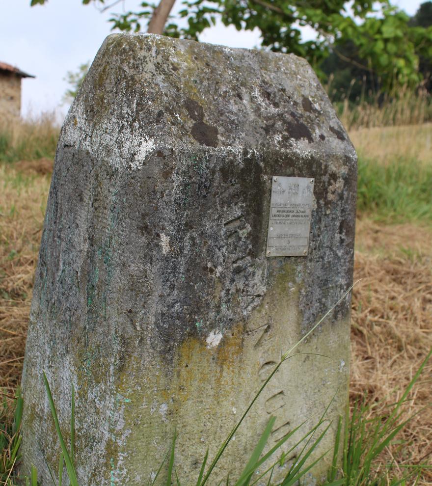 Piedra que marca los límites fronterizos entre Arrankudiaga-Zollo y Laudio