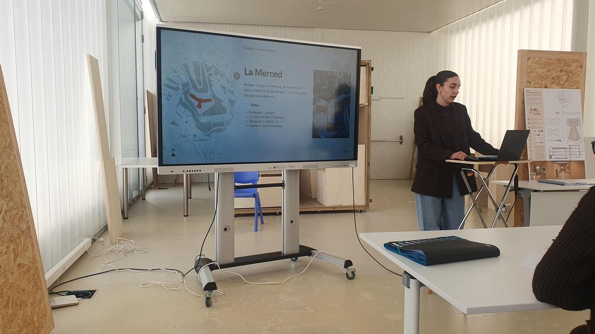 Raquel Peñaranda en la presentación de su proyecto de fin de carrera.