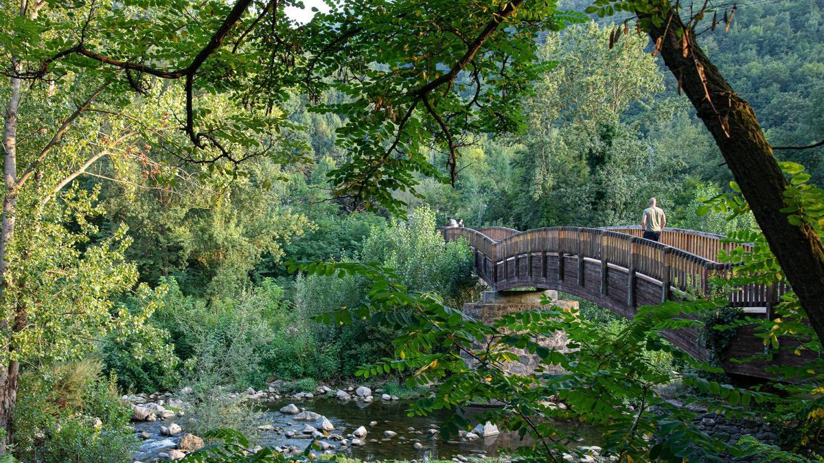 Pasarela en el río junto a Castellfollit