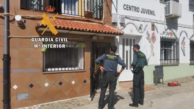 Actuación de la Guardia Civil en un incendio en Zarza de Granadilla (Cáceres).